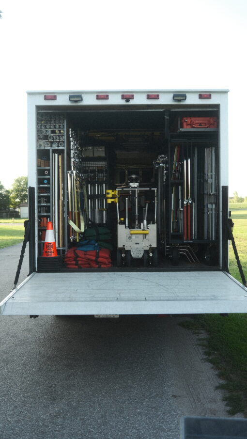 2 Ton Grip Truck - Image 9